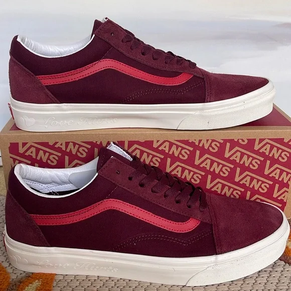 Vans Men’s Old Skool
Secret Lover Port Royale
VN0007NT4QU
Sneakers - Picture 1 of 16